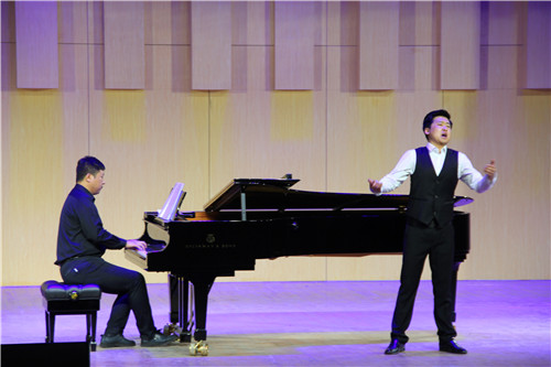 2016061208542713.jpg 公司青年教师冯志东个人独唱音乐会亮相音乐厅